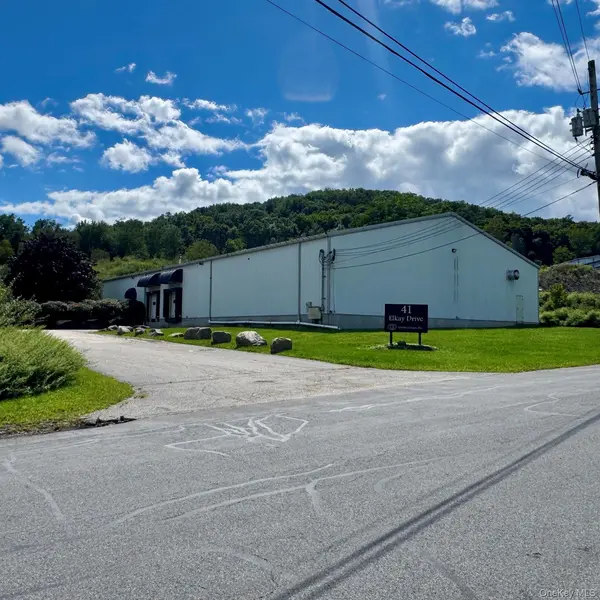41 Elkay DR, Chester, NY 10918
