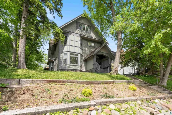 1511 E 4th St, Duluth, MN 55812