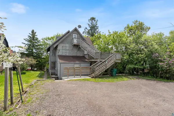 1511 E 4th St, Duluth, MN 55812