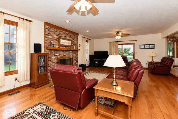 7061 W Carrie DR, New Palestine, IN 46163