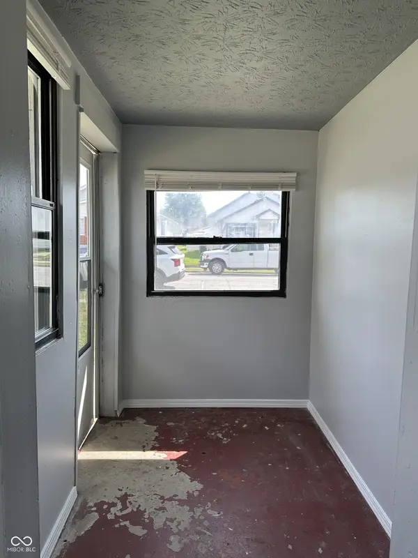 84 S 6th AVE, Beech Grove, IN 46107