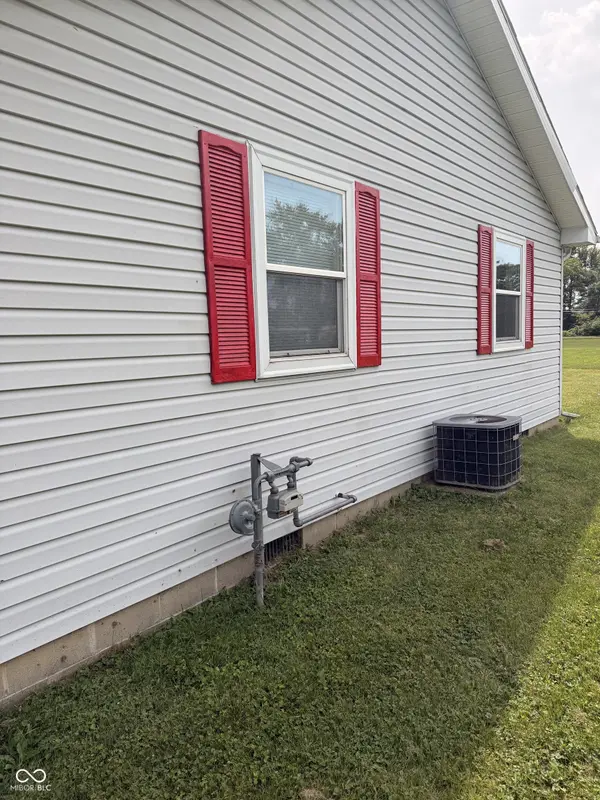 1927 W 11th ST, Marion, IN 46953