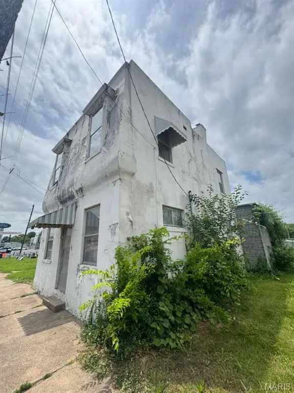 825 S Illinois ST, Belleville, IL 62220
