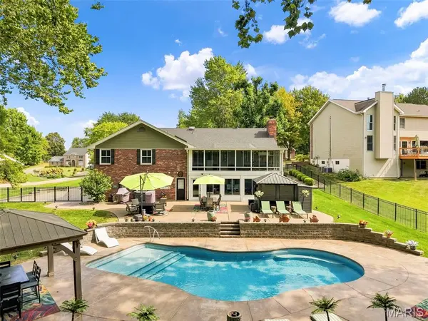2953 Kandahar DR, St Charles, MO 63303