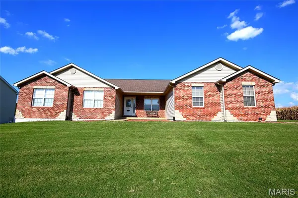 1101 Olde Lantern LN, Belleville, IL 62223