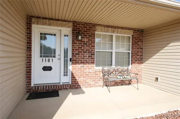 1101 Olde Lantern LN, Belleville, IL 62223