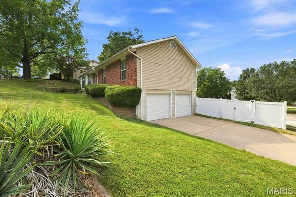 2059 Del Rio DR, Arnold, MO 63010