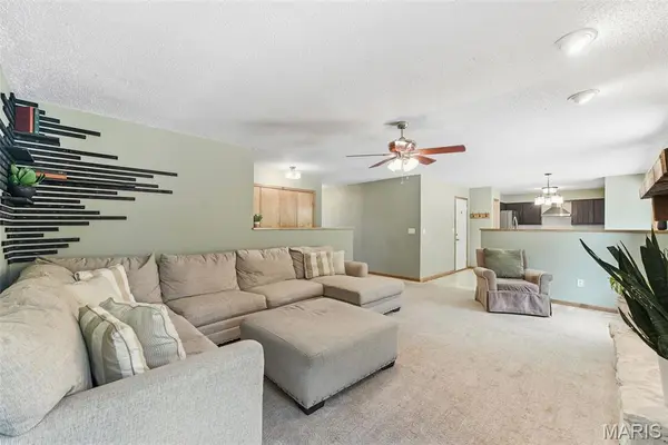 8 Ardwick DR, St Peters, MO 63376