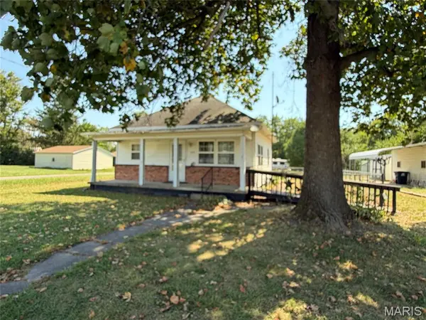 323 Talmadge ST, Witt, IL 62094