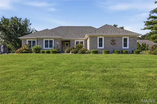 306 Armin CIR, Columbia, IL 62236