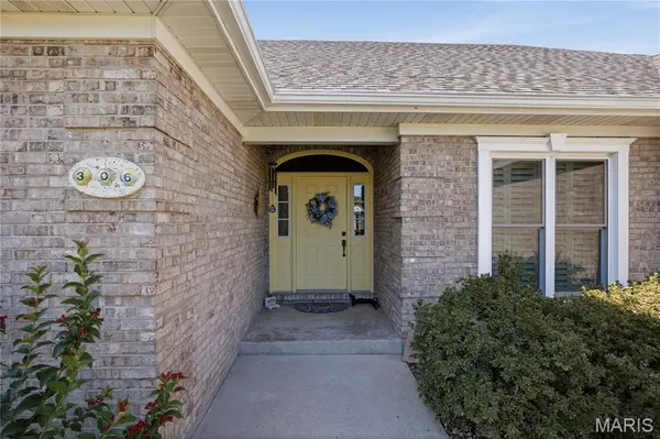 306 Armin CIR, Columbia, IL 62236