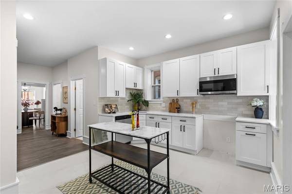 2911 Sidney ST, St Louis, MO 63104