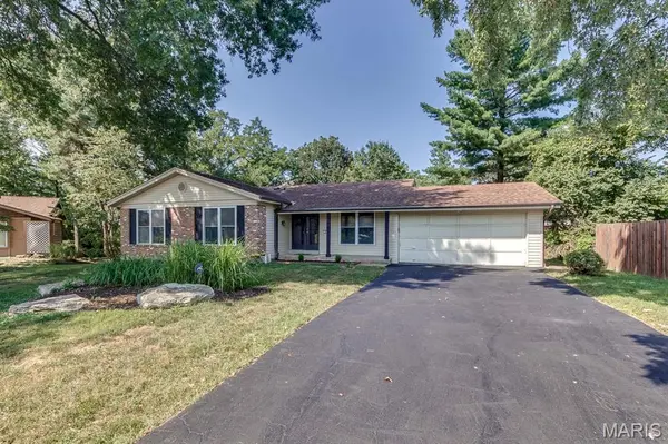 2 Great Knight CT, Manchester, MO 63011