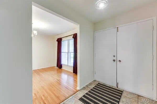 2 Great Knight CT, Manchester, MO 63011