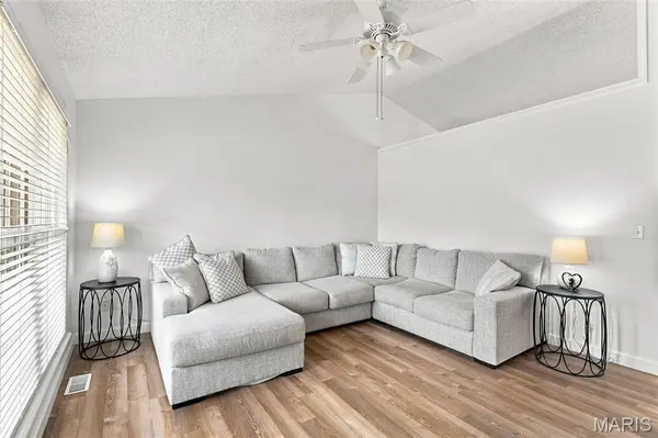 2112 Martina DR, Washington, MO 63090