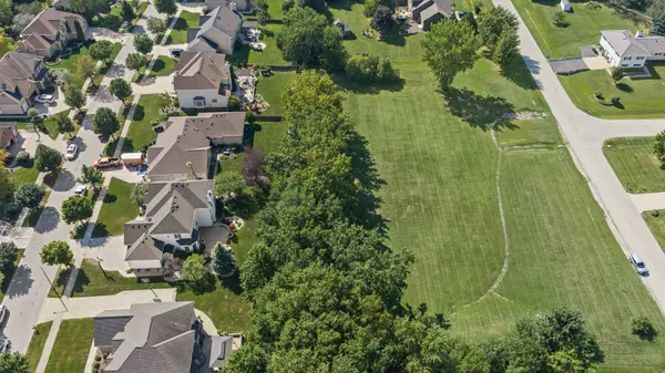 26105 Whispering Woods CIR, Plainfield, IL 60585