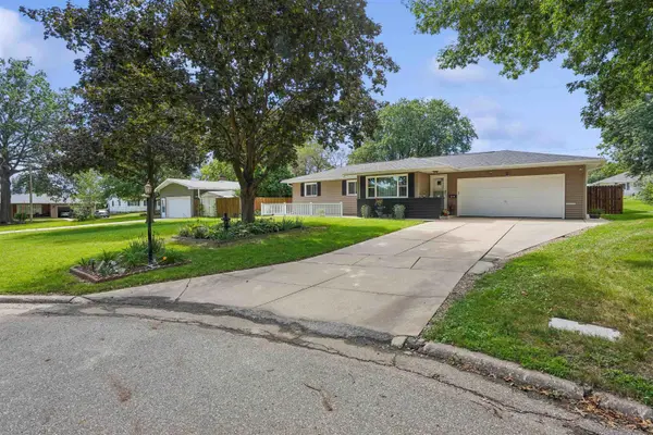 113 Crest CIR, Waterloo, IA 50702
