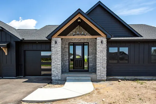 415 Moelter LN, Hudson, WI 54016