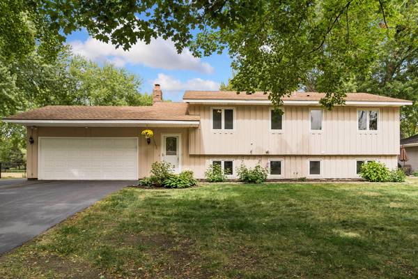 10650 105th AVE N, Maple Grove, MN 55369