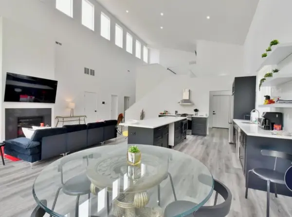 1021 Gardner Street E, Wayzata, MN 55391