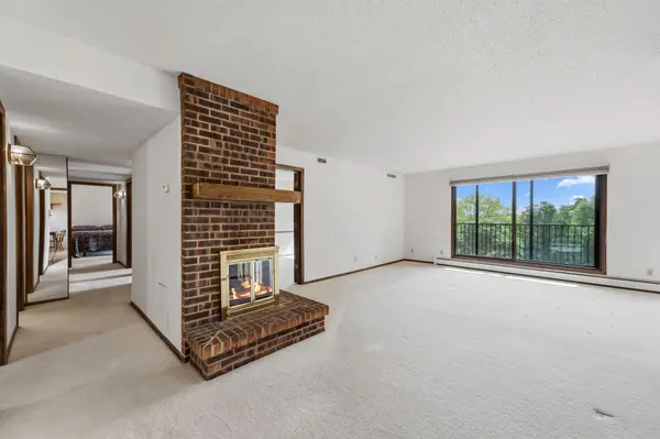 9500 Collegeview RD #206, Bloomington, MN 55437