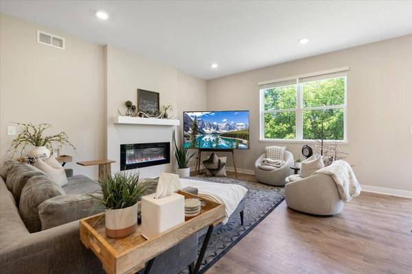19142 Grass Lake TRL, Rogers, MN 55374