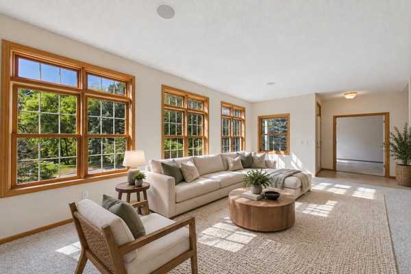 710 Gilfillan LN, White Bear Twp, MN 55127