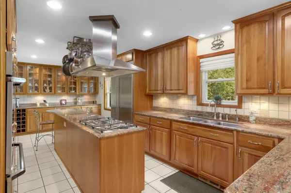 9622 Polaris LN N, Maple Grove, MN 55369