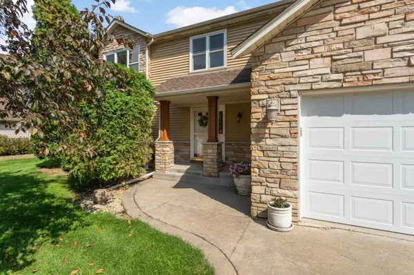9622 Polaris LN N, Maple Grove, MN 55369