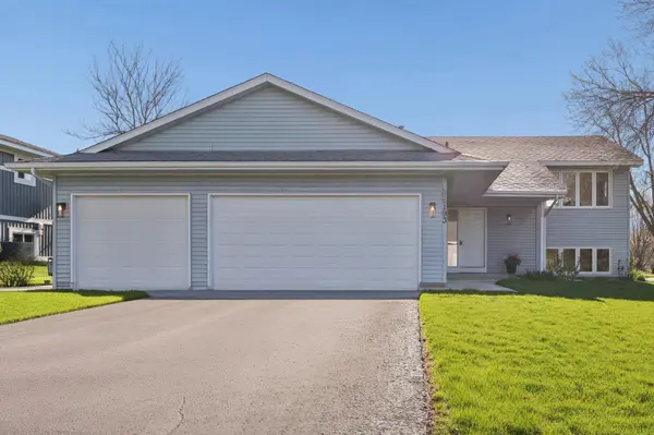 1193 Shawmut ST S, Shakopee, MN 55379