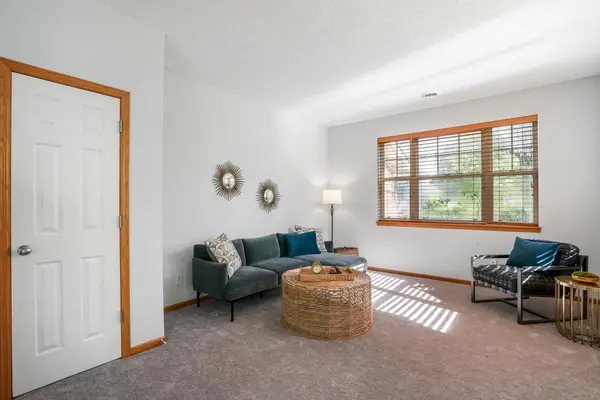 20336 Kensfield TRL #1603, Lakeville, MN 55044
