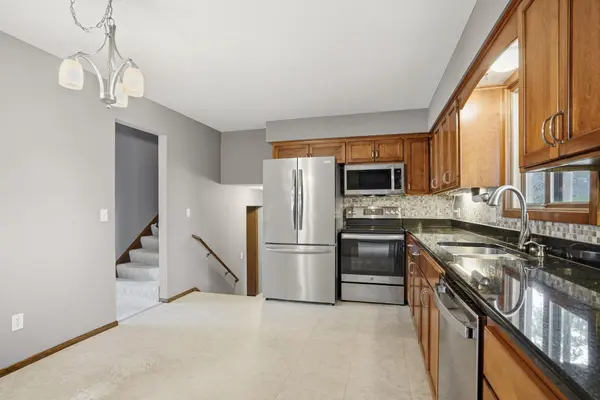 6207 Edgemont BLVD N, Brooklyn Park, MN 55428