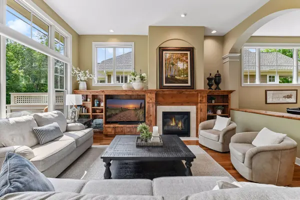 8775 Lake Riley DR, Chanhassen, MN 55317