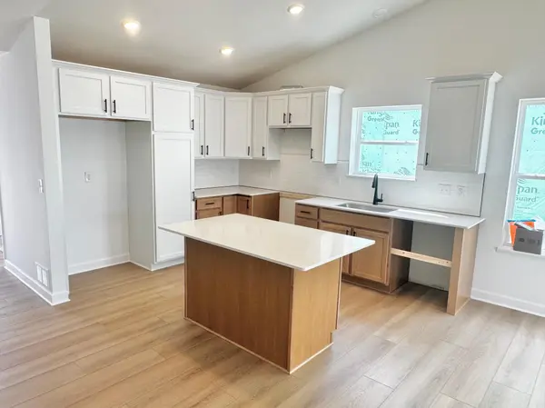 1905 Dogwood CT, Carver, MN 55315