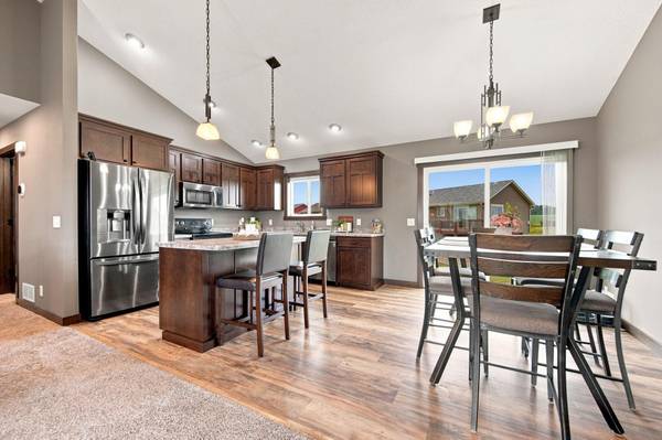 270 Prairie RD, New Richmond, WI 54017