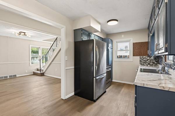 2057 Sherwood AVE, Saint Paul, MN 55119
