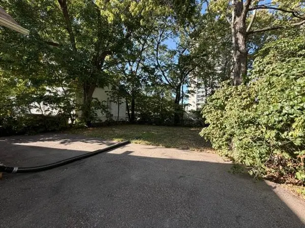 122 W 32nd ST, Minneapolis, MN 55408