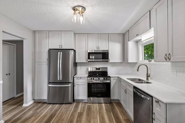 963 Marnie ST S, Maplewood, MN 55119