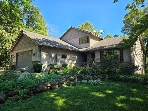 17500 Blackbird TRL, Hastings, MN 55033