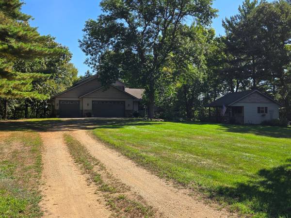 17500 Blackbird TRL, Hastings, MN 55033