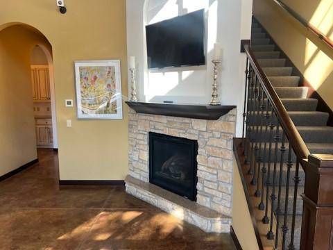 8696-B Eagle Creek CIR, Savage, MN 55378