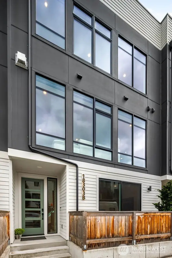 18303 96th AVE NE #B, Bothell, WA 98011