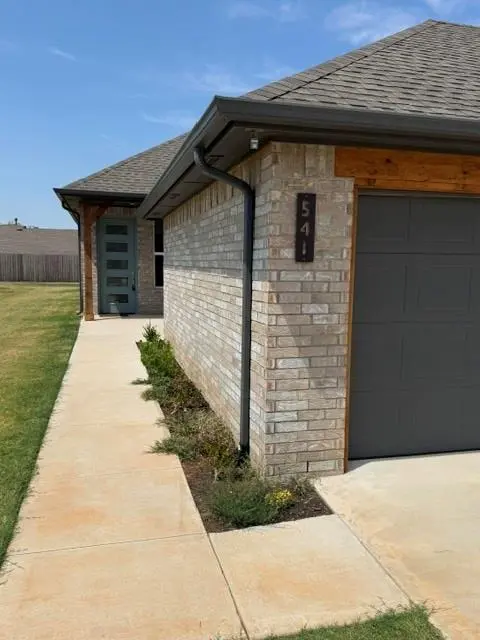 541 Wimbledon RD, Edmond, OK 73003