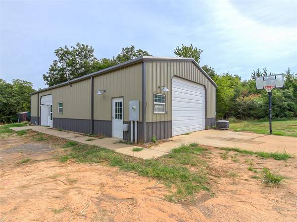 15705 Grant RD, Shawnee, OK 74801
