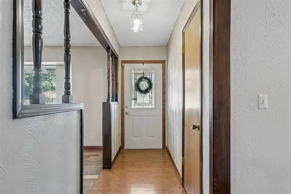 4104 Redbud LN, Edmond, OK 73034