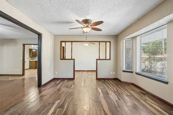 4104 Redbud LN, Edmond, OK 73034