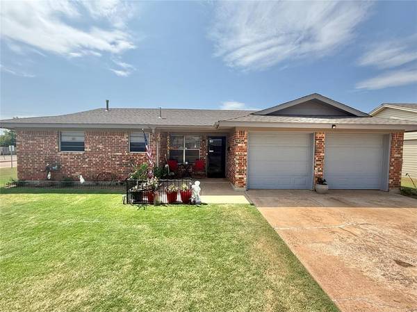 932 Hazel ST, Altus, OK 73521