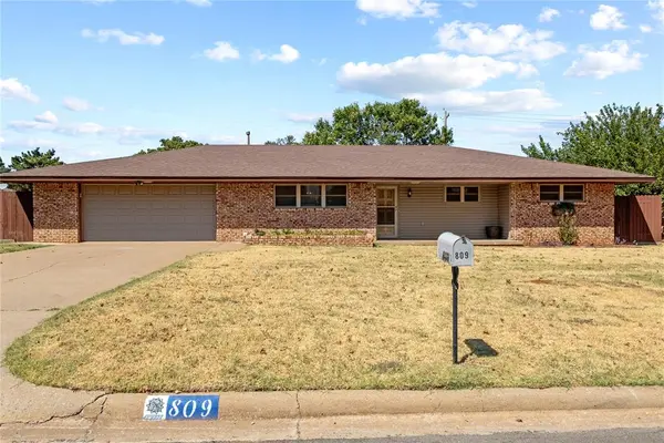 809 E Arlington AVE, Weatherford, OK 73096