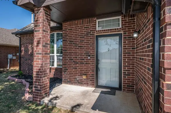 11613 SW 11th ST, Yukon, OK 73099