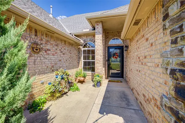 3693 Stonebrook DR, Norman, OK 73072
